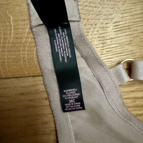 Victoria's Secret Very Sexy Bombshell Bra - Picture 3 of 9